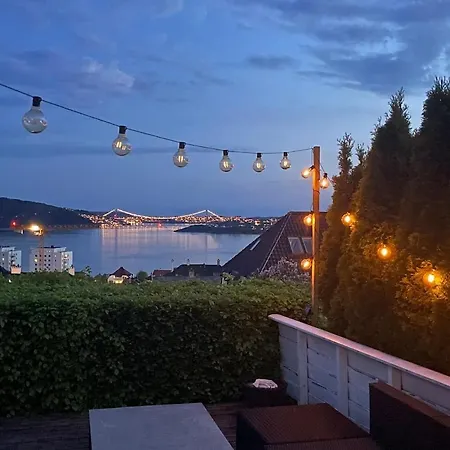 Panoramic Views And Garden! Apartment