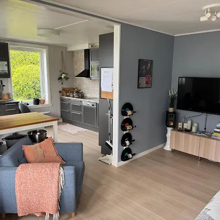 Апартаменти Panoramic Views And Garden!